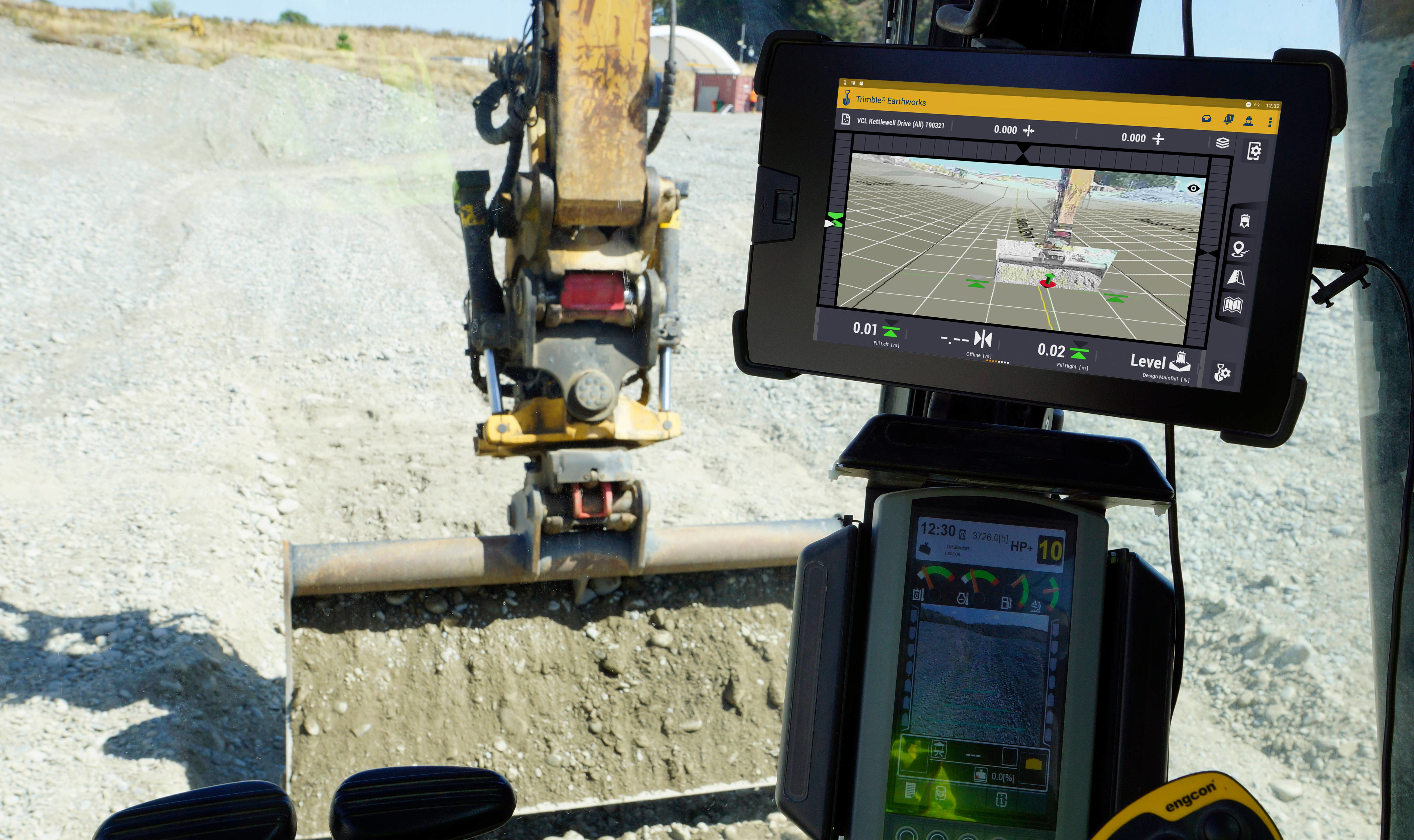 With Trimble Earthworks Augmented Reality functionality, operators can view 3D models in a real-world environment at a true-life scale in the context of existing surroundings. This blending of digital content and the real-world environment gives operators better situational awareness and a better understanding of the work that needs to be done.