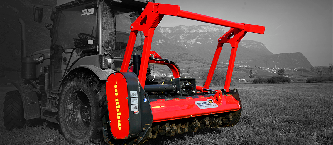 This attachment can be used by small- and medium-sized tractors with an engine power range of 60 to 100 hp.