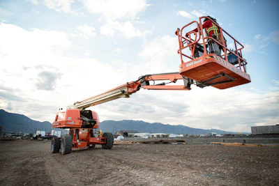 This boom lift has self-leveling technology