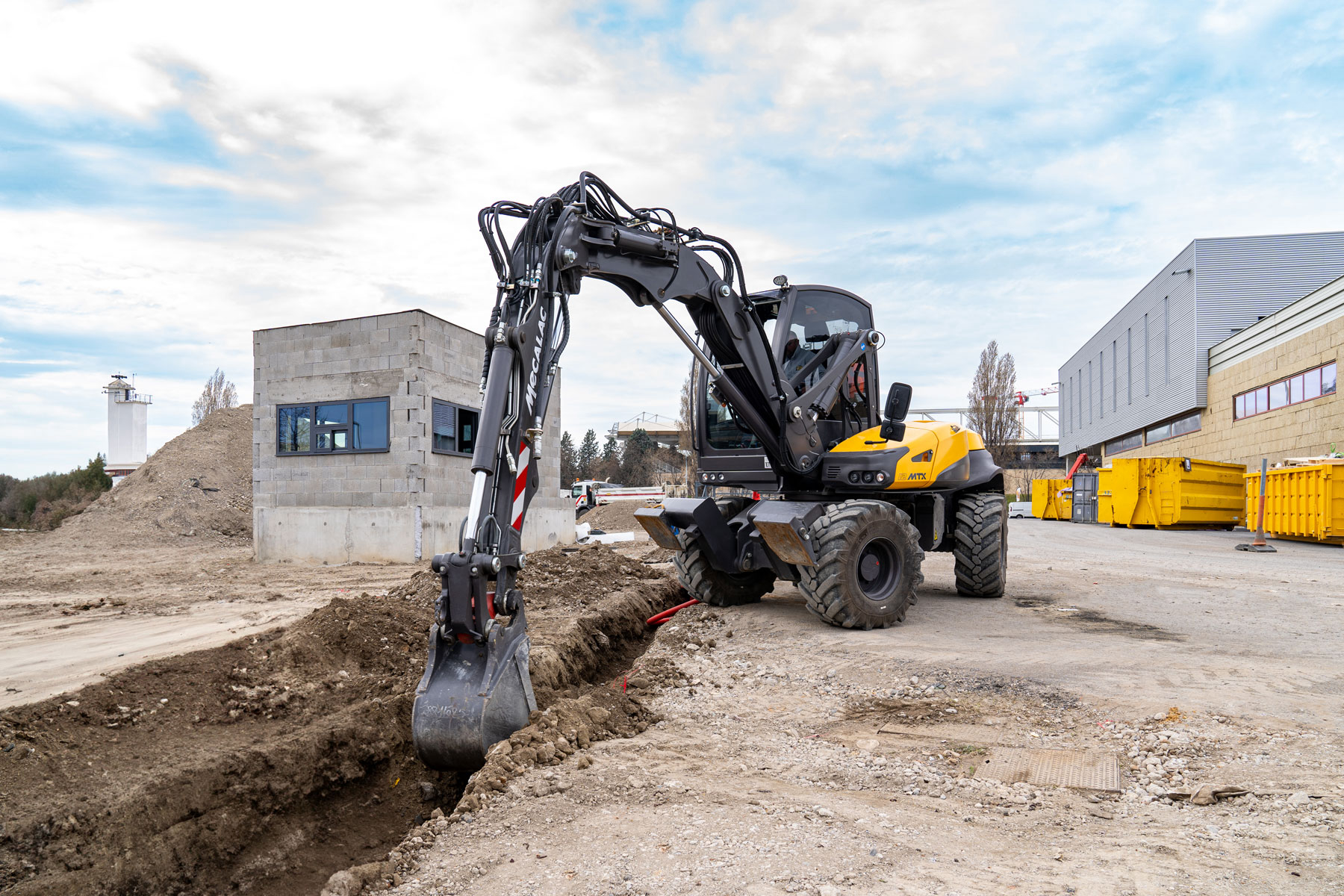 The 12MTX combines the capabilities of a compact excavator, loader and telehandler into a single machine for digging, loading and material handling.