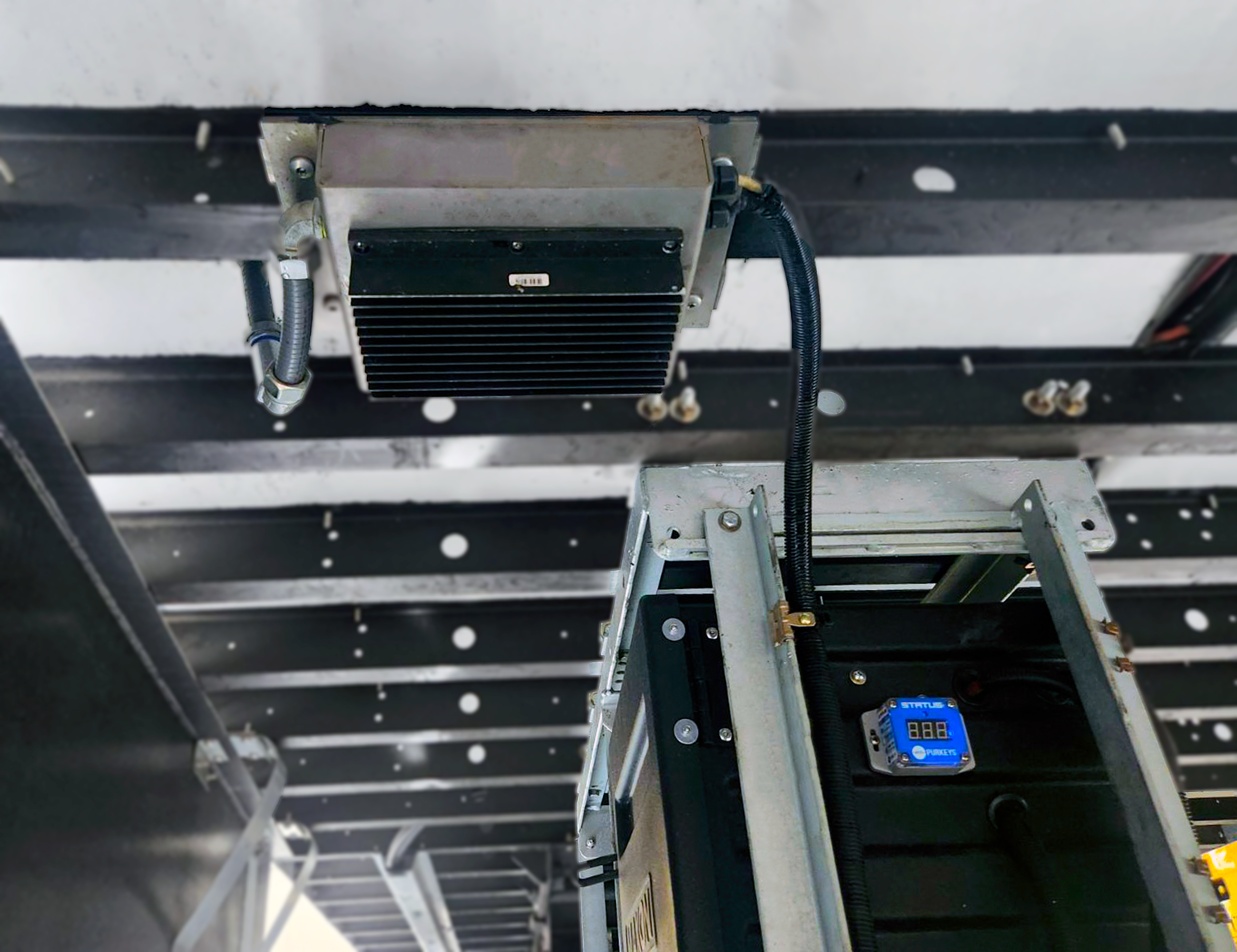 The Cargobull Liftgate Battery Charger is available on Utility’s 3000R refrigerated trailers with Cargobull’s ultra-low-emission TRUs.