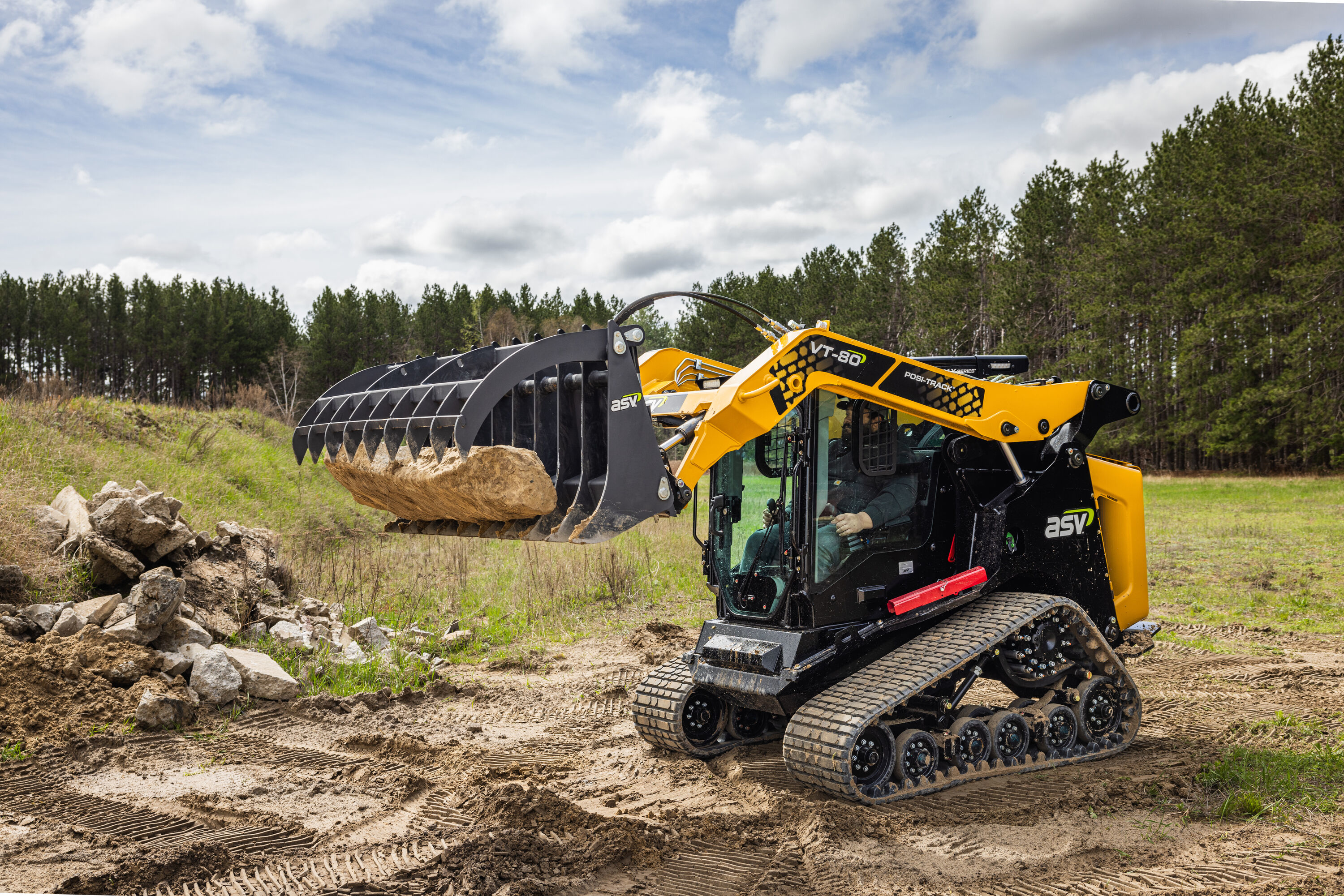 Powered by a 74-hp Tier-4 Final Yanmar engine, the 8,955-lb. VT-80 offers a 2,800-lb. rated operating capacity.