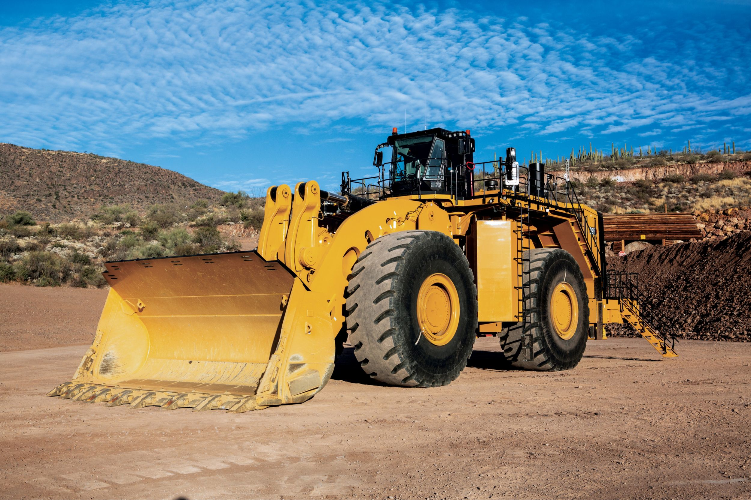 The Cat 995 Wheel Loader is built to the same size as the 994K it replaces.