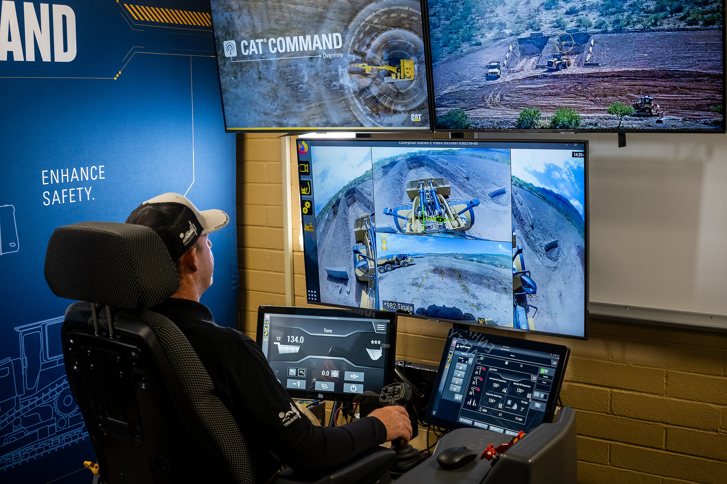 Removing the operator from the machine, Command for Loading offers semiautonomous remote control of next generation Cat 950 – 982 wheel loaders designed to increase operating safety in hazardous environments.