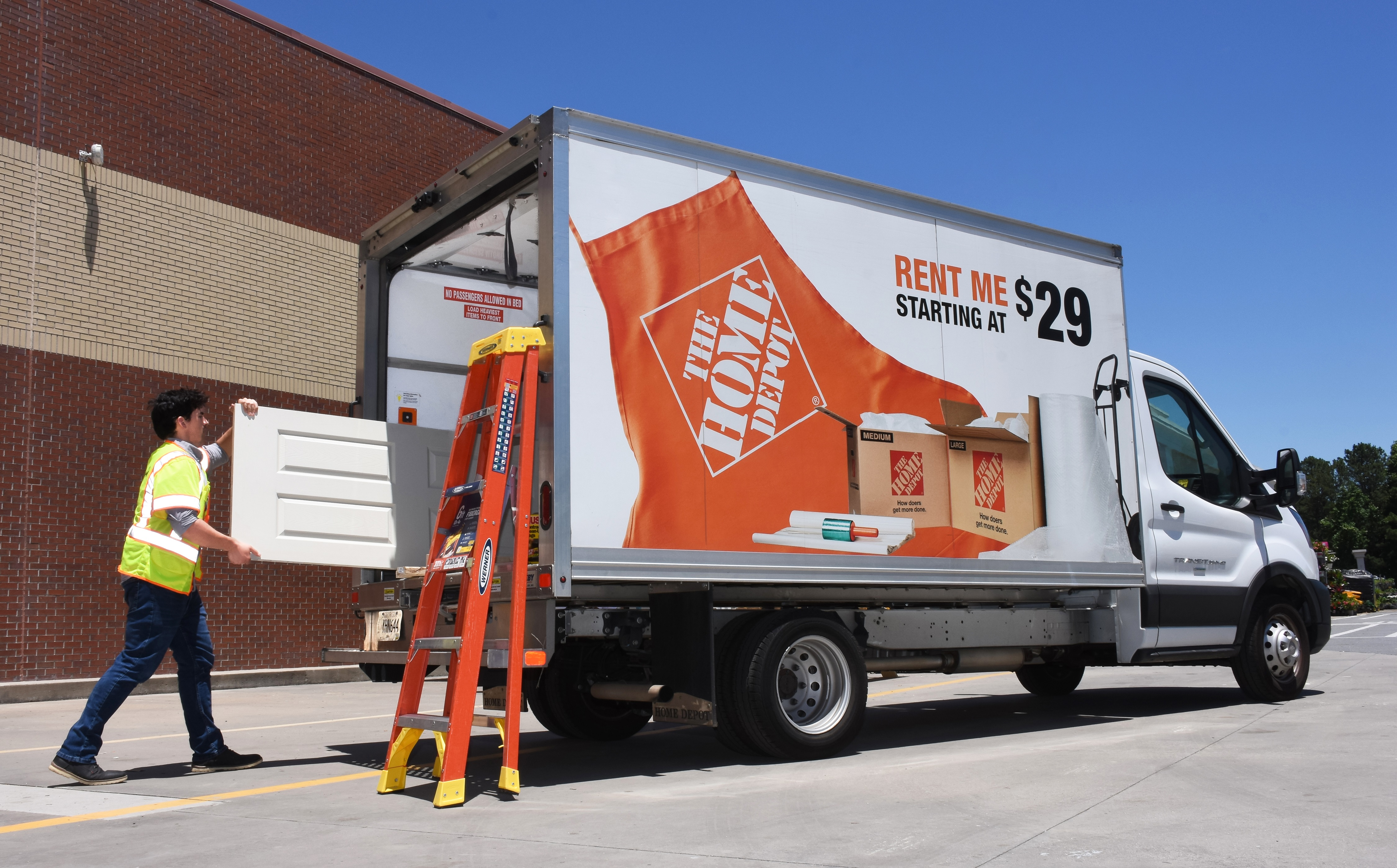 Rental Vehicles Box Truck Store Door Male Pro