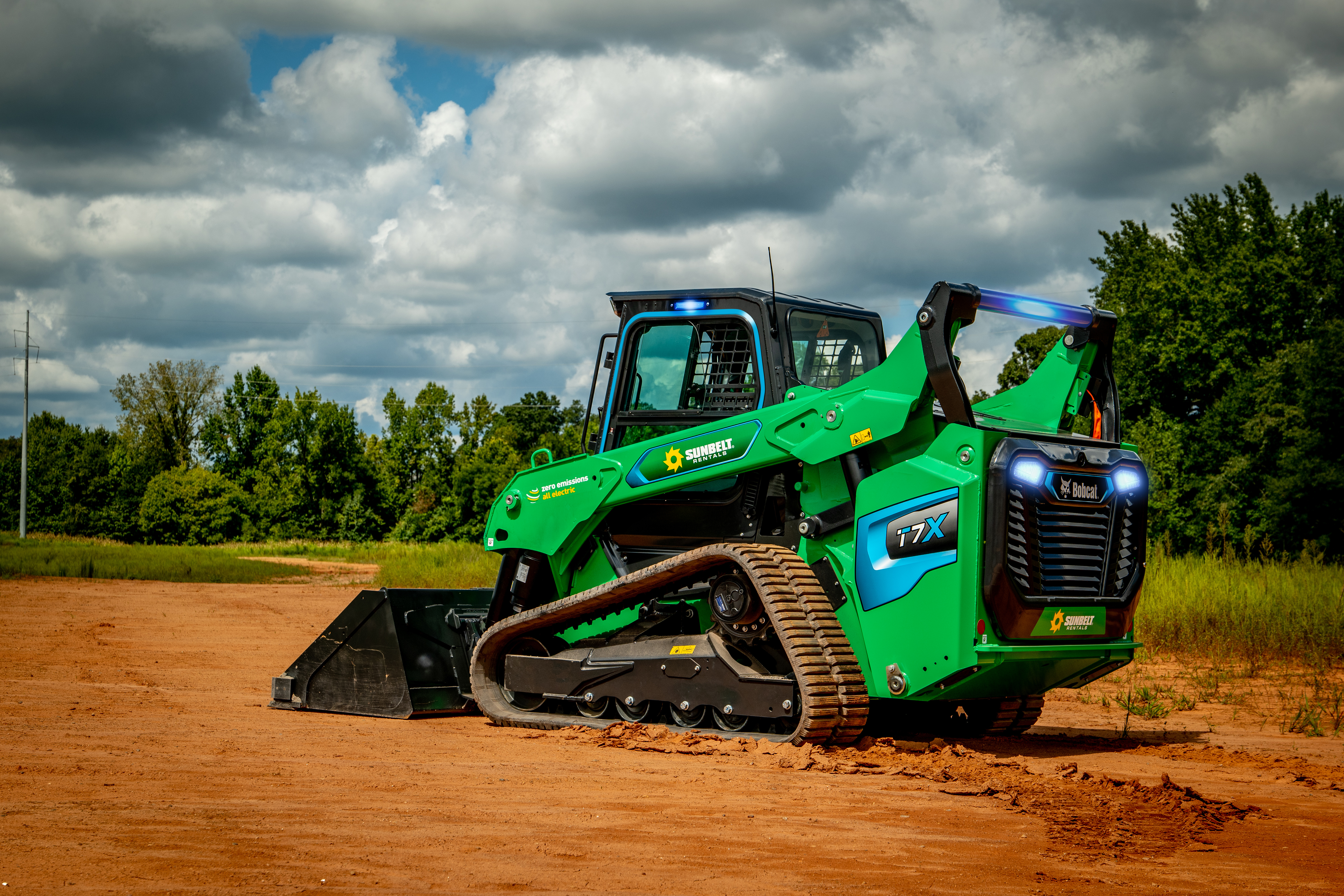 In September 2022, Sunbelt Rentals became the first national rental company to adopt Bobcat all-electric technology when the company announced the delivery of the first Bobcat T7X all-electric compact loader.