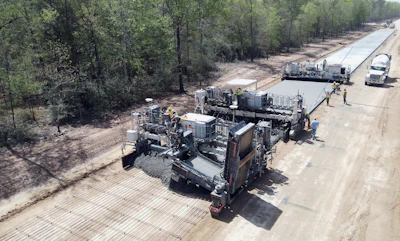 Wirtgen's SP 33 concrete pavers enable the paving of monolithic concrete profiles such as curbs and berms, rectangular profiles, and concrete safety barriers.