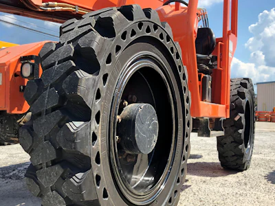 Puncture-proof industrial forklift tire with innovative honeycomb structural design