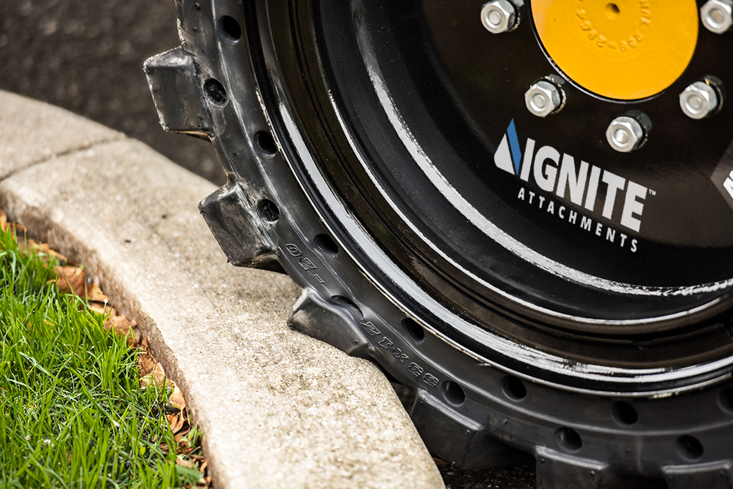 Ignite Maximizer Solid Tire Working Dsc 2743 Branded (1)