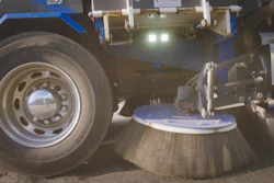 Street sweeping vehicle with rotating side brush cleaning surface